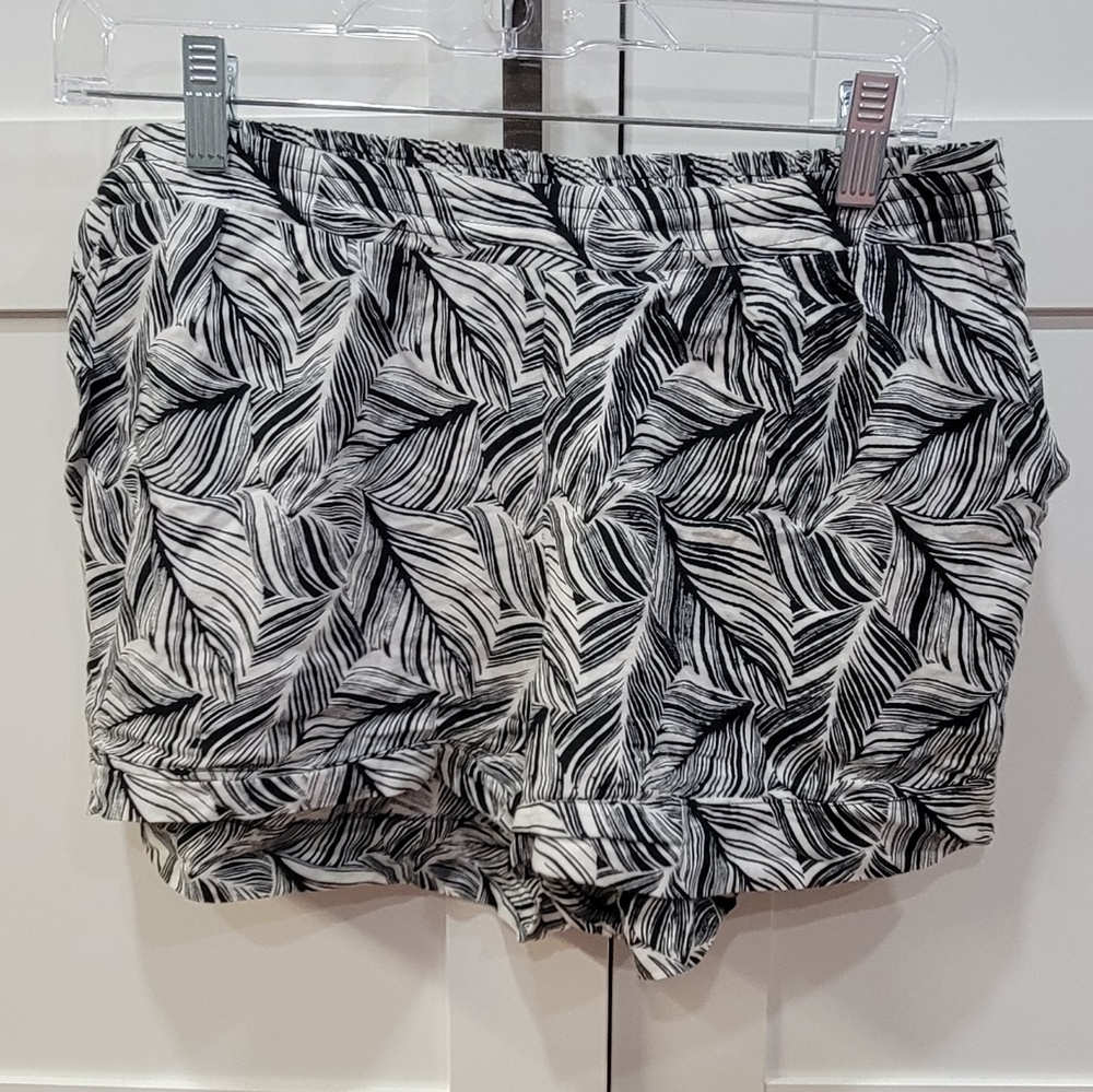 Santiki palm leaf beach shorts